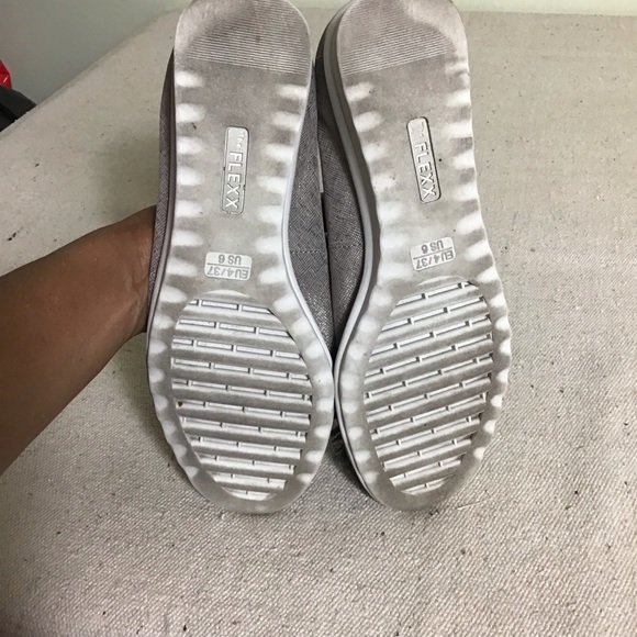 The Flexx Gold open toe Pom Pom  low Wedge comfort Shoes Women Size 6 - Picture 8 of 8